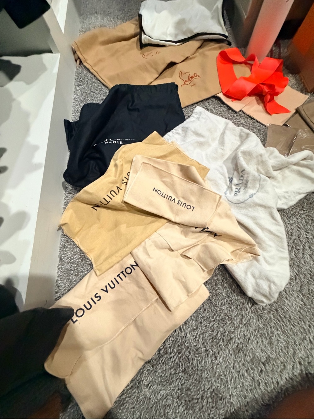Louis Vuitton - Picture 6 of 13